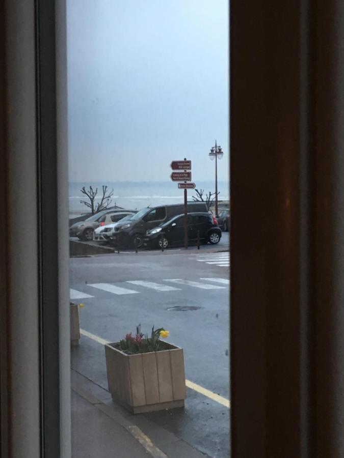 Souplex 50M De La Plage Et Des Commerces Houlgate Exteriör bild